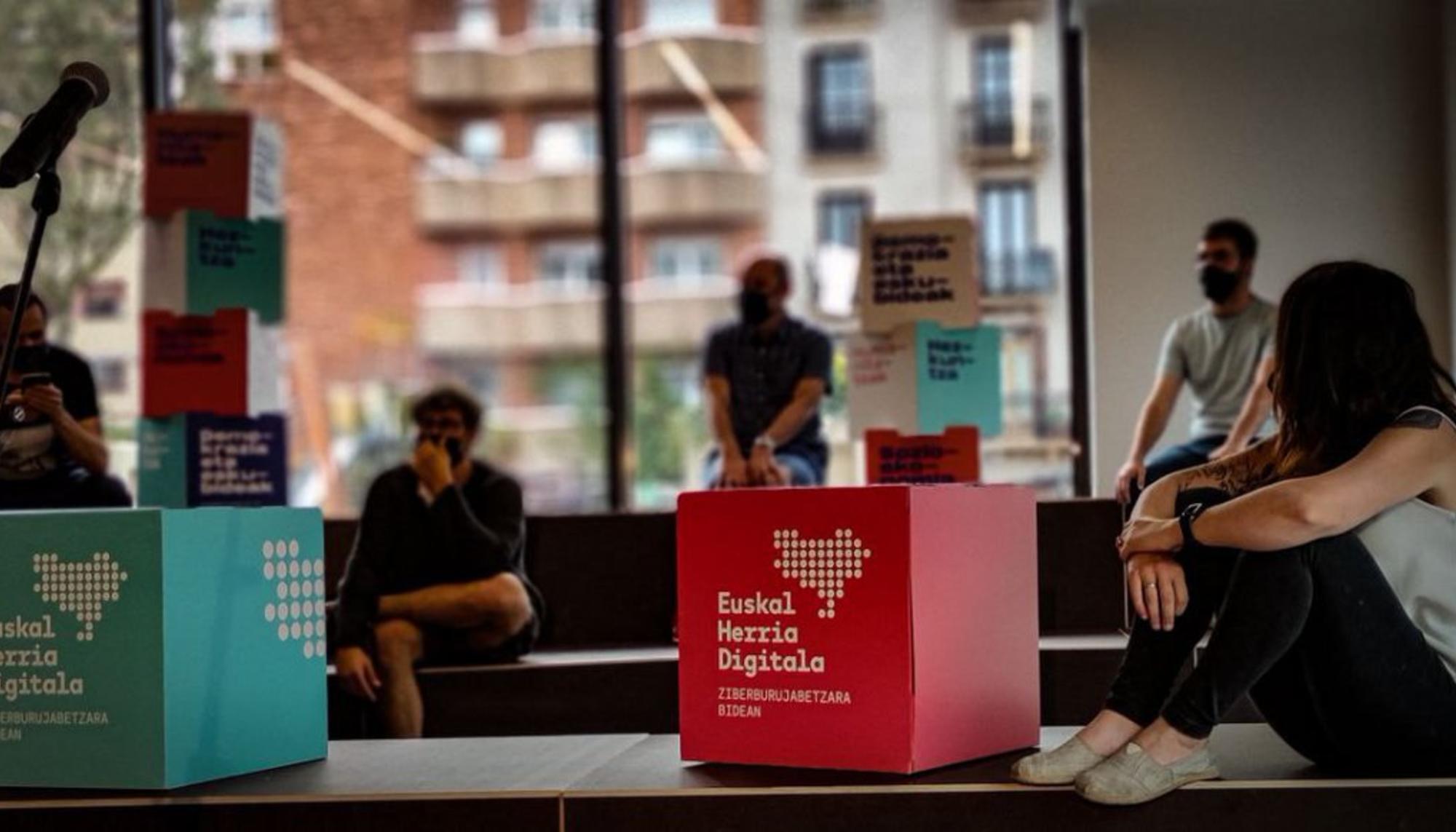 Euskal Herria Digitala manifestuaren aurkezpena. MAIALEN ANDRES